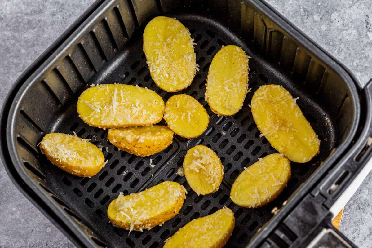 potatoe sin air fryer basket before air frying