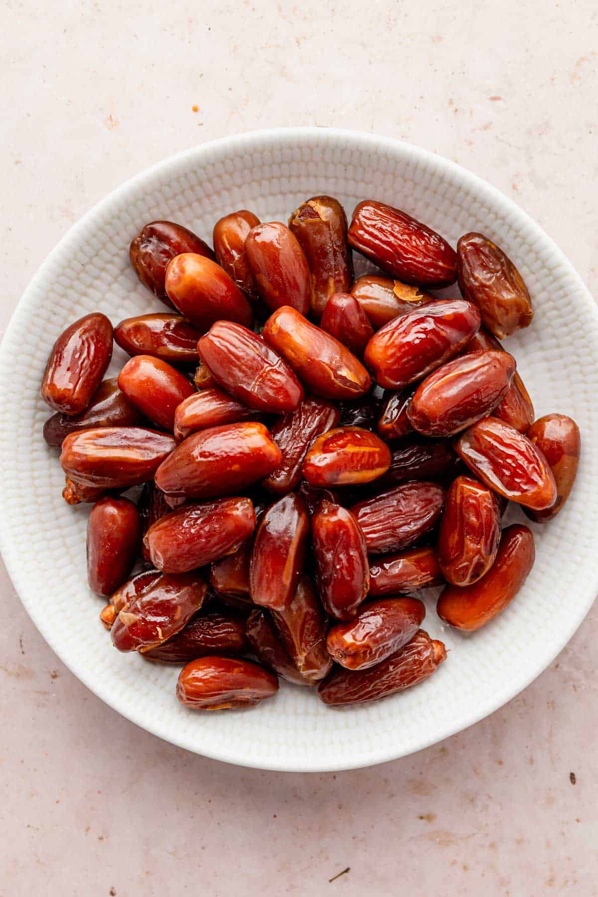 medjool dates in a bowl.