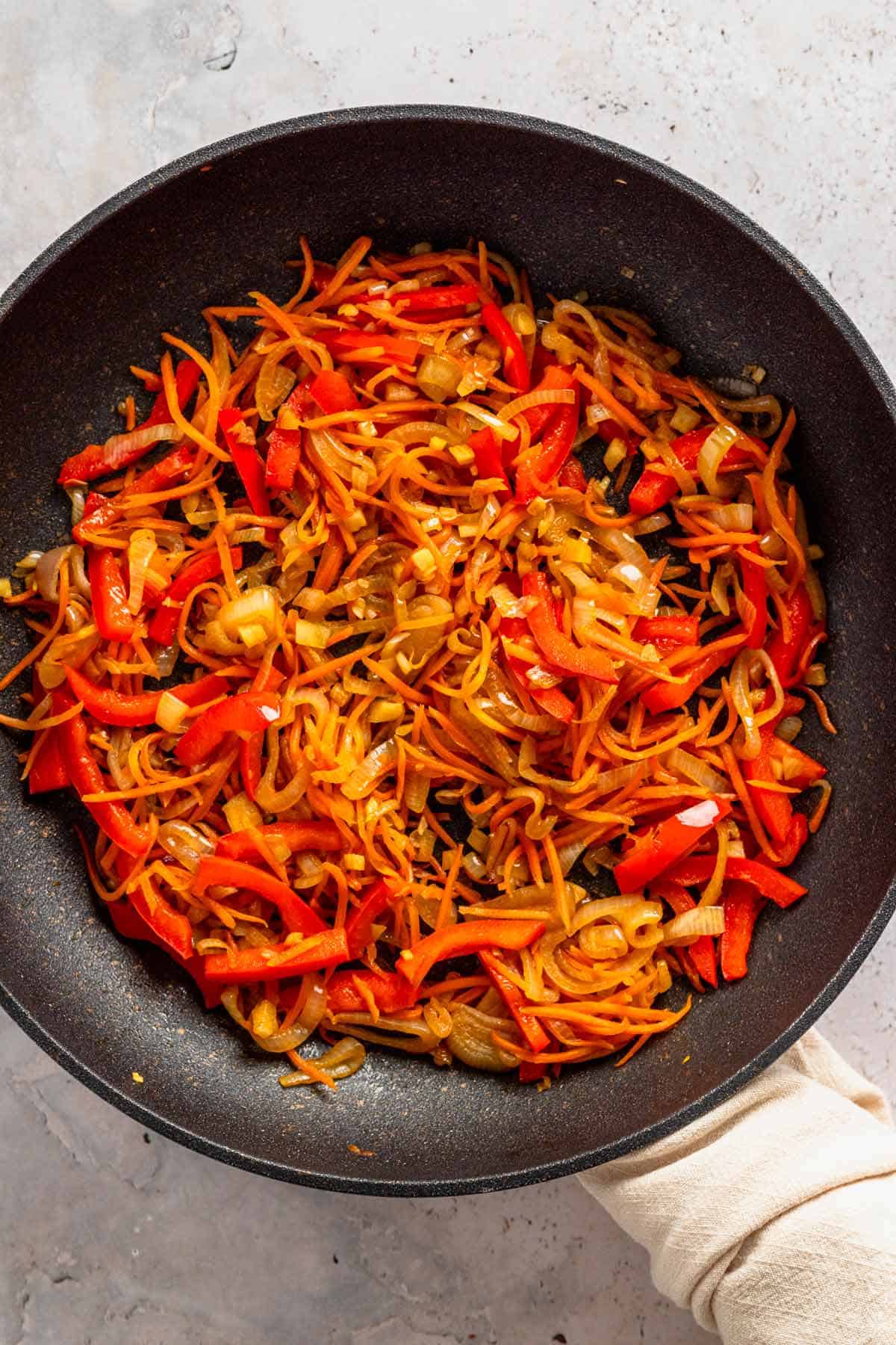 red bell peppers and carrots in skillet.