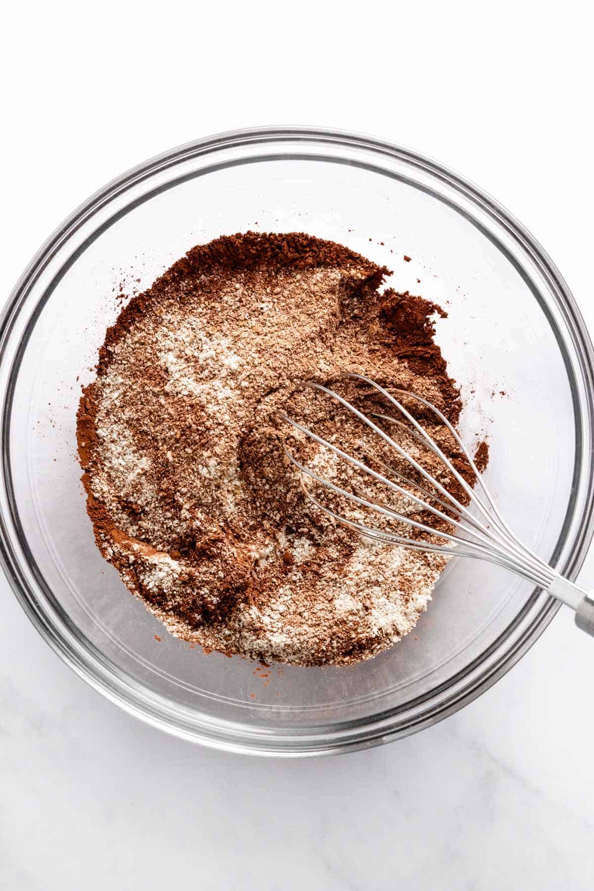 oatflour and cocoa powder in a bowl.