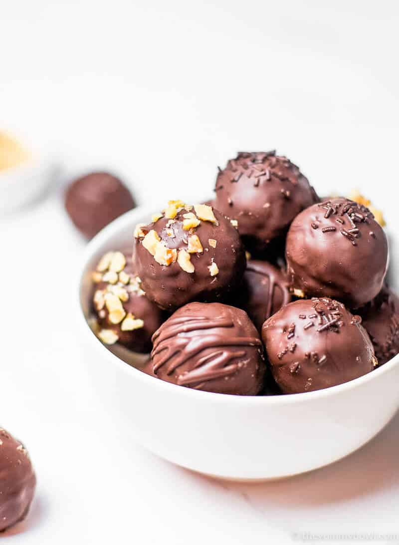 No Bake Chocolate Energy Bites with Dried Fruit