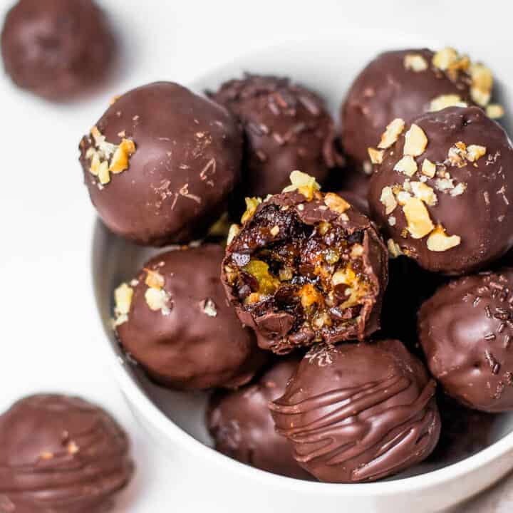 No Bake Chocolate Energy Bites with Dried Fruit