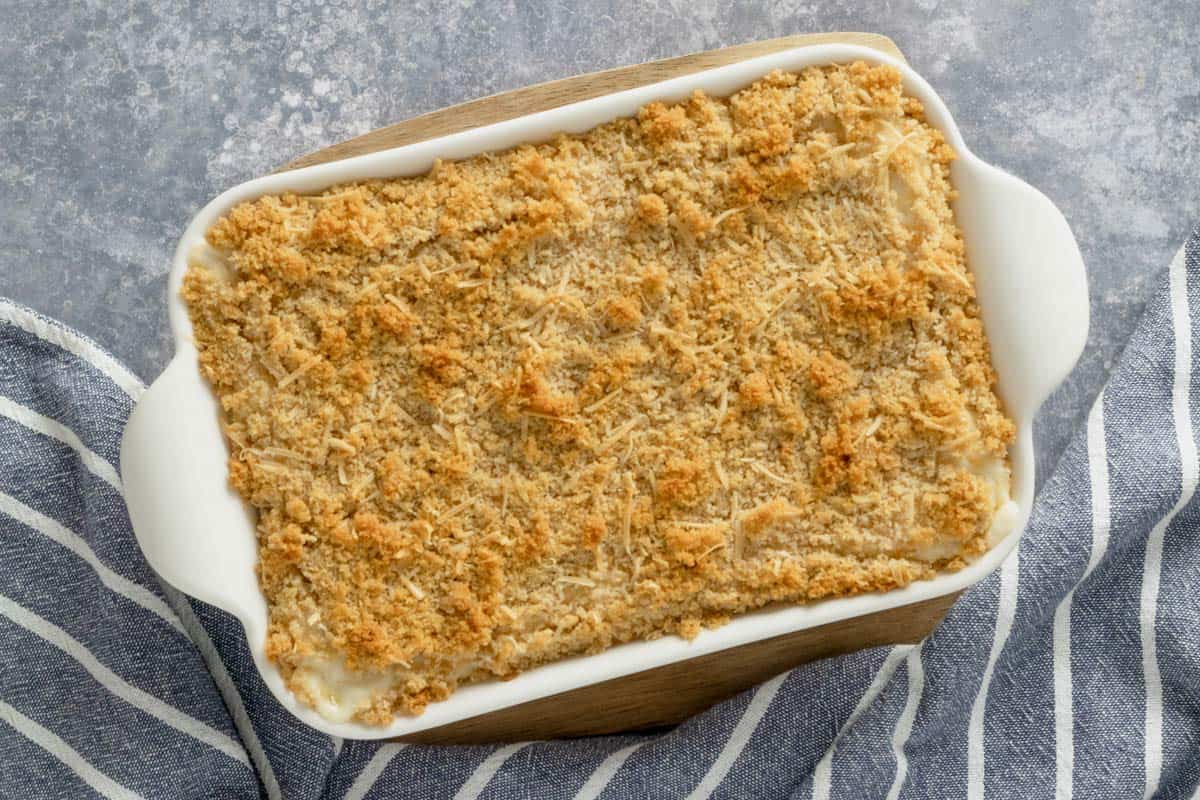 baked jalapeno popper dip in baking dish