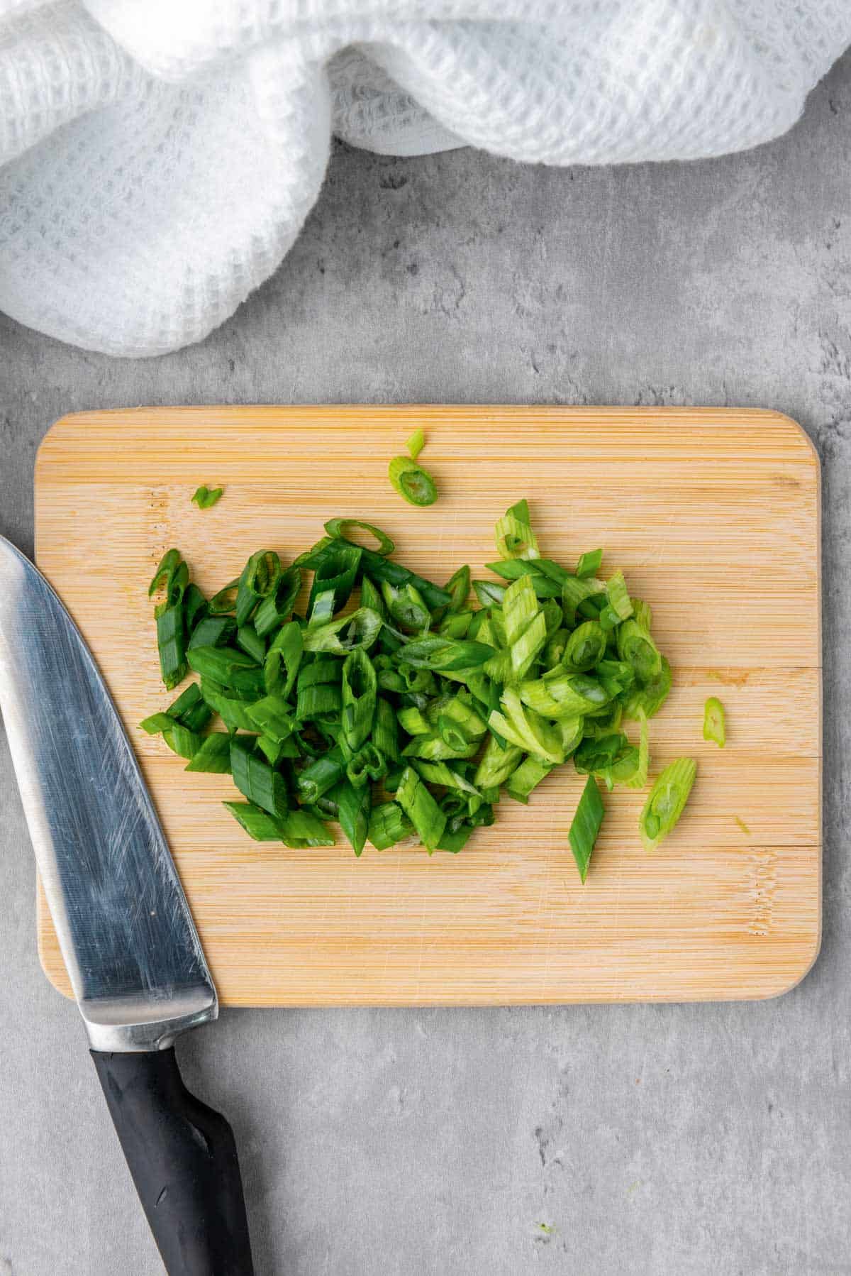 cutting green onions