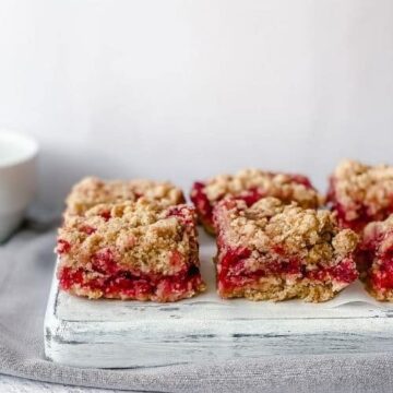 These Red Currant Crumble Bars are gluten free, super easy summer berry recipe that you can whip up in only few minutes. Serve them for dessert, breakfast or enjoy as a delicious snack during the day. - The Yummy Bowl