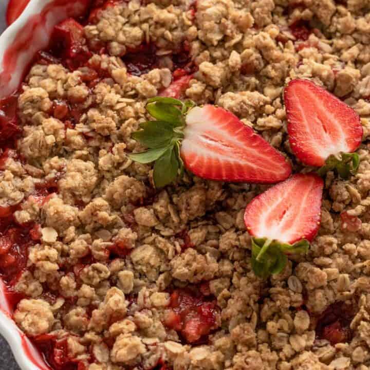 The Best Easy Strawberry Rhubarb Crisp